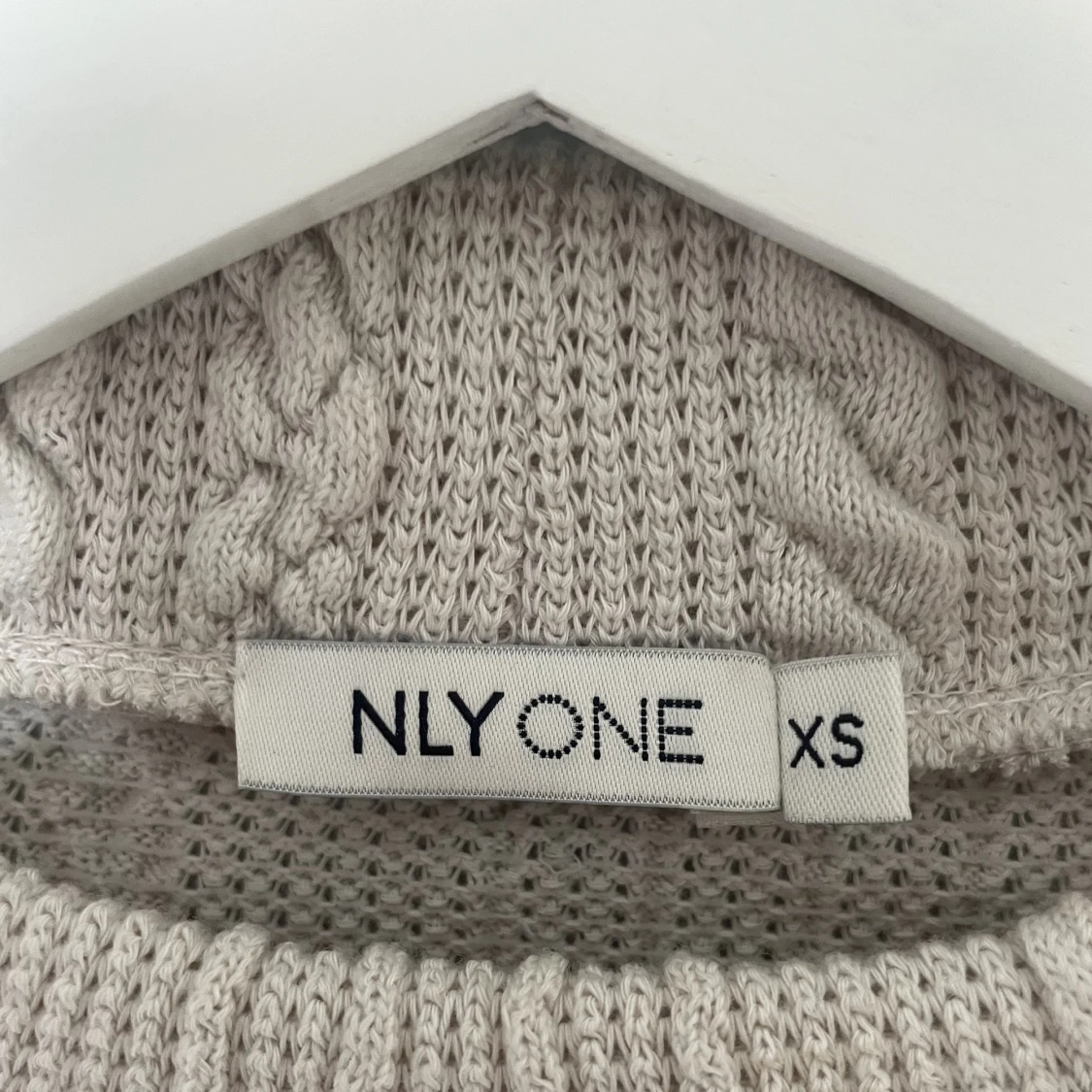 Klänning med öppen rygg - 91