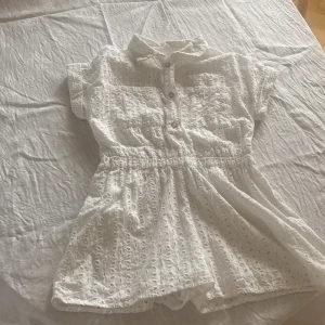 Byxdress  - Byxdrees från Zara. Använd några gånger men i bra skick.
