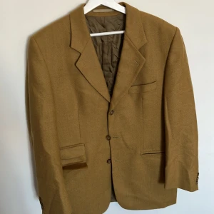 Senapsgul kavaj - Senapsgul kavaj i ull 