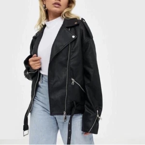 Overzized skinnjacka - storlek 38 nyskick