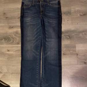 Mid rise jeans. Ifrån hunkydory med lite bootcut 