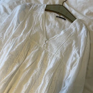 zara klänning - super fin klänning från zara 💗 perfekt till konfirmation, skolavslutning eller sommaren 🧚🏻