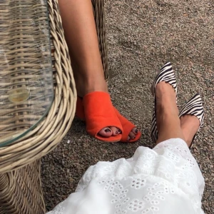 Zebra heels - Säljer mina supersöta klackar i zebramönster. Ganska låga så lätta att gå i! Har använts några gånger men fortfarande i bra skick