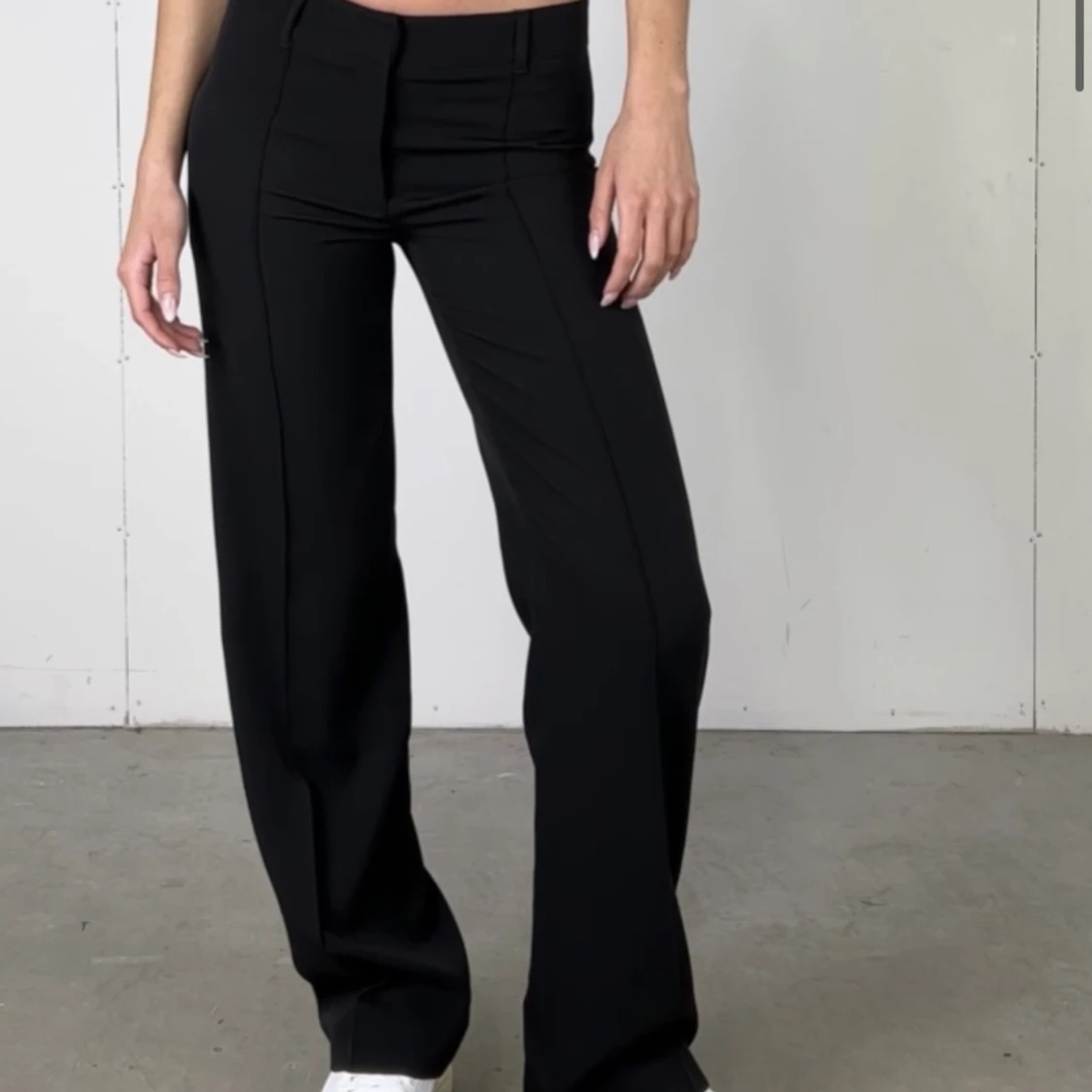 Svarta lågmidjade kostymbyxor 