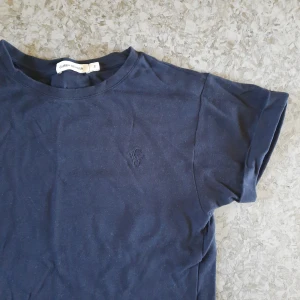 Carin wester t-shirt stl S. - Carin wester t-shirt i stl S. Fint skick.
