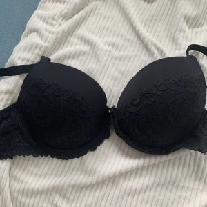Push Up Bra - Helt ny push up bra, den är brand new och svart.