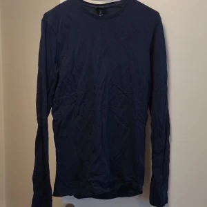 Dark blue shirt - Size S used in decent condition dark blue shirt Feel free to contact us in Swedish or English. 