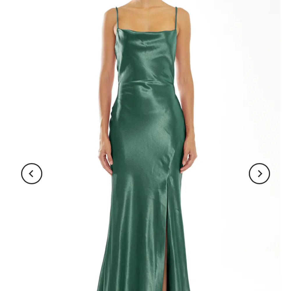 Grön balklänning i storlek 38 från märket true decadence, men köpt på Nelly.com  Skulle säga att den är lite mörkare i verkligheten än på bild. Aldrig använd, lappar kvar. Nypris 1200kr. Klänningar.
