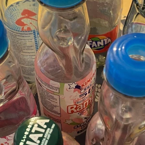 Ramune - Ramune beroende människa säljer ramune falskor med värde av 410kr (kontakta privat för fler bilder) Sammanlagt 17 stycken, i olika smak och storlek, alla är tvättade!  En flaska 2 kr alla 150