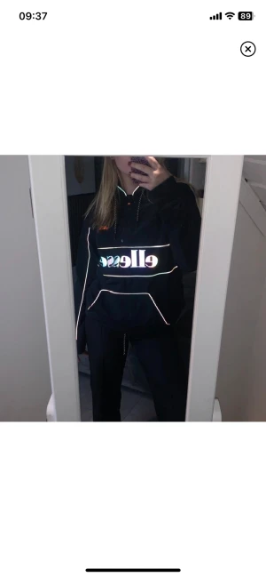 Sportjacka - Snygg jacka från Elesse, storlek S-M och den är knappt använd