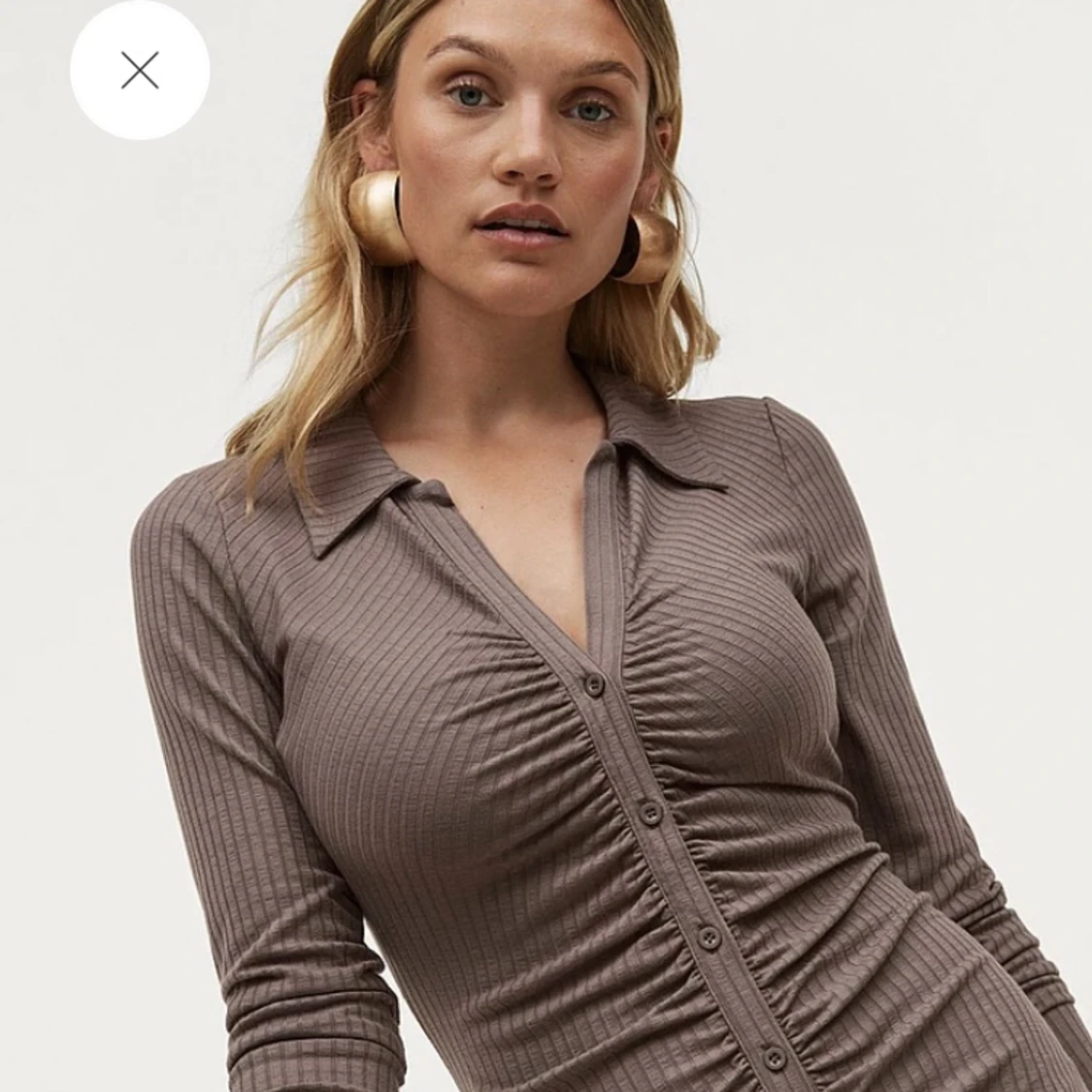 Säljer denna super snygga klänning stl 34/36 passar en s/m  - 90