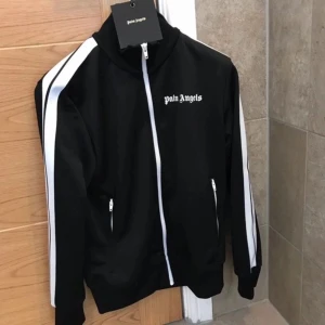 Palm angels svart storlek M - Köpt för 4650kr på NK äkta 