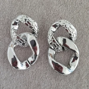 Örhängen  - Oäkta/plast hela & rena 