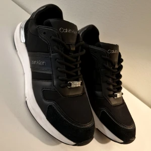 Calvin Klein sneakers - Svarta sneakers i nyskick från Calvin Klein - serie "Flex Runner". Mixed materials.