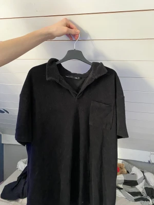 Frotté t-shirt  - Lite för stor för mig så har knappt på den