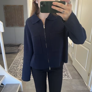 Åhléns kofta - Slutsåld kofta från Åhléns (det är spegeln som är smutsig inte tröjan🤩)