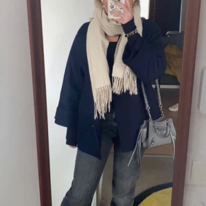 Sjal  - Fin sjal vet inte vart den är ifrån (lånade bilder) skriv för fler bilder och information!❤️ priset kan diskutera