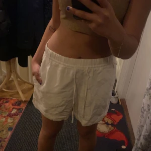 Linneshorts  - Shorts i linnetyg från HM. Helt oanvänd. S