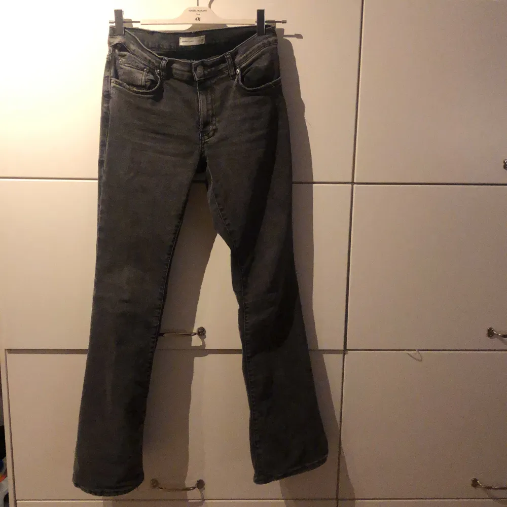 Low waist Bootcut jeans, storlek 38 andvänt ca 4 gånger, super bra skick💗. Jeans & Byxor.