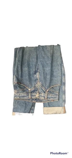 Vintage jeans Rocky Mountains - Vintage jeans from “Rocky Mountains”. Size US 7, ask for measurements and we will send! The color is best represented in the first image. 🦎