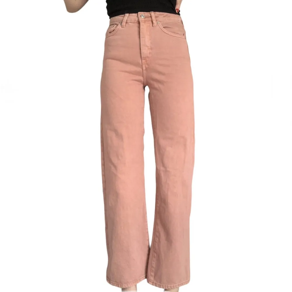 Pink flared jeans with a retro feeling! . Jeans & Byxor.