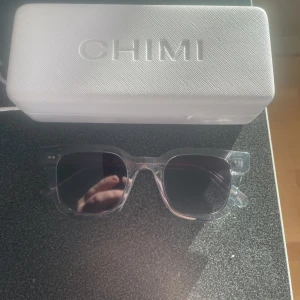 Chimi 04 - Chimi 04, praktiskt taget oanvända. Passar inte min ansiktsform så väljer att sälja/byta istället.