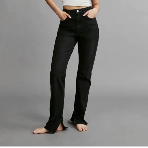 Gina Tricot high waist slut jeans - Säljer dessa jeans från Gina tricot då d inte kommer till någon användning.Dem är i väldigt bra skick. Säljer för 350 + frakt