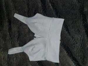 Crop top Nelly - Jättefin crop top med dragkedja bak