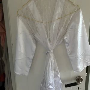 Silkerock  - Rock i silke pärlvit färg 