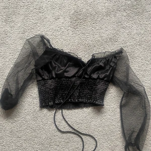 Oanvänd festtopp - Helt ny festtopp som e såå fin 😍 stor utförsäljning i profilen, allt säljs BILLIGT 🥳🤩