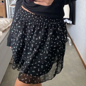 Blommig kjol - Väldigt bra skick