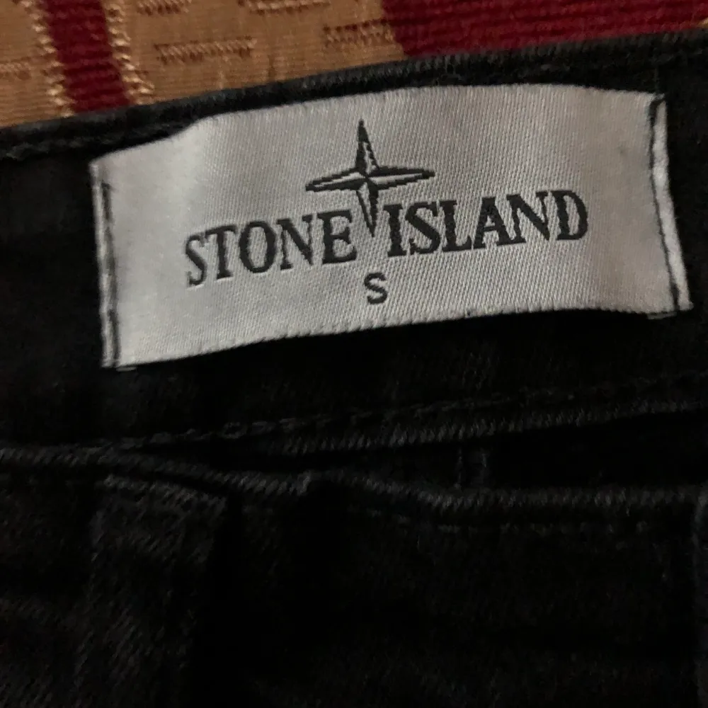 Svara Stone island  jeans helt nya. Jeans & Byxor.