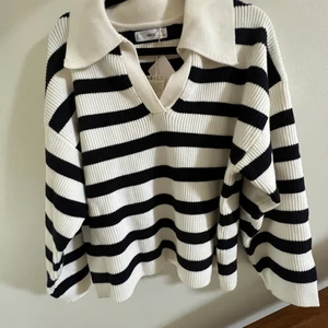 MANGO STICKAD TRÖJA - Aldrig använd, prislapp finns kvar. Nypris 400kr säljer för 300