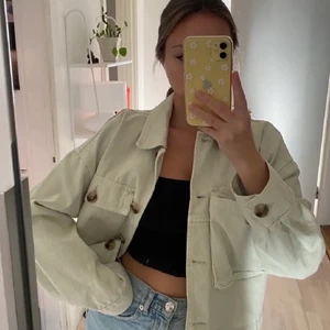 Jacka - En väldigt fin jacka från Zara i storlek S. Knappt använd. (Lånad bild)