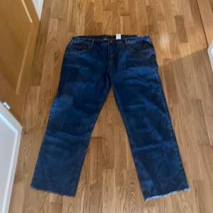 As clean riktigt baggy jeans från bonprix.  Säljer för dom kommer inte till användning längre tyvärr. köpare står för frakt, skriv om frågor finns.
