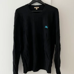 Burnerry kashmir - Burberry tröja i kashmir. Använd med omsorg.