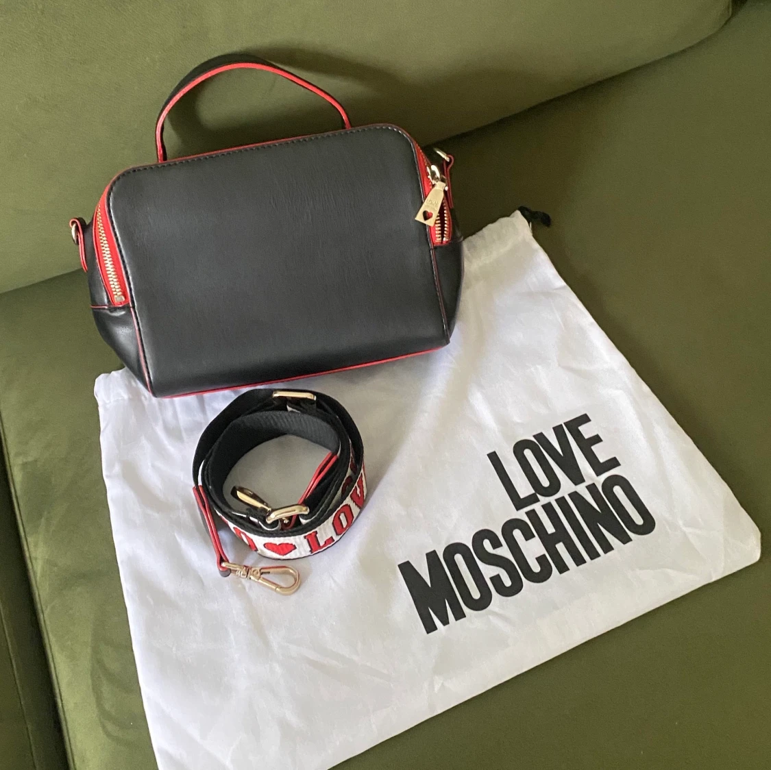 Moschino handväska i skinn  - 91