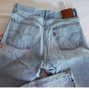 Snygga levis jeans, knappt använda💕 501