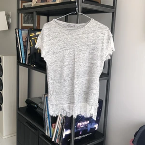 Zara tröja - En fin grå Zara tröja som jag tyvärr aldrig använder längre men är jätte fint och sitter bra 💕