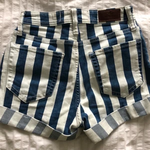 Shorts - Snygga shorts! Säljer då dom ej passar mig längre! Köpta för nått år sen på hollister!💙