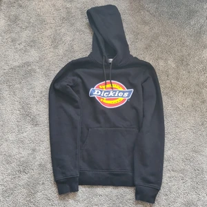 Dickies hoodie - Skicka 9/10 knappt använd eftersom jag har vuxit ut den