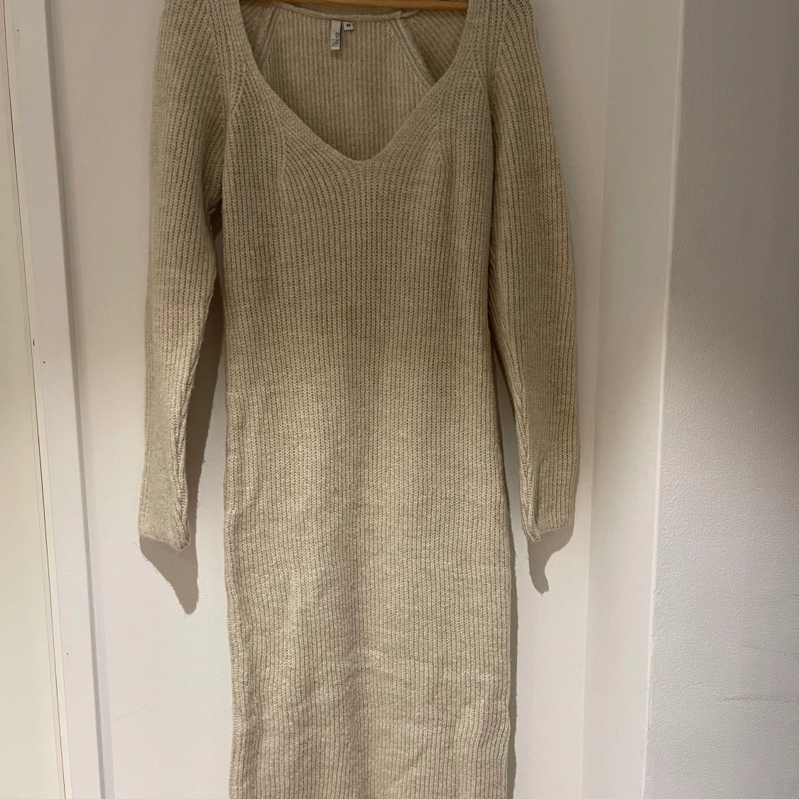 Stickad långklänning från Nelly i storlek M