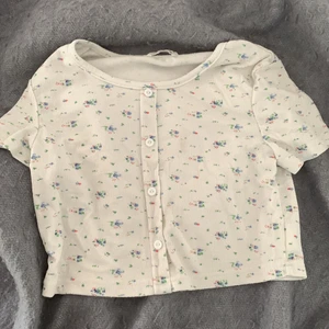 En gullig tröja - Använder inte längre ❤️ kan posta 13 kr