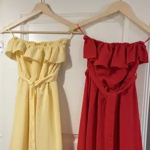 Sommar klänningar från na-kd i fint skick, Den gula klänningen har storlek 36,  Den röda klänningen har storlek 34,  Det är bara att skriva om fler bilder önskas eller om det finns andra funderingar<33 Och köparen står för frakten🤗