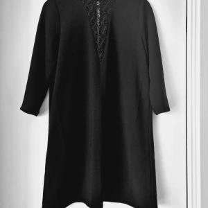 Kort fin klänning  - Kort fin klänning. Svart i storlek 38. Användade bara några gånger i bra skick. 