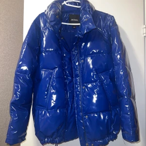 Vinterjacka - Knappt använt, superfin. MONKI🤍Strl: XS stor i storlek. 