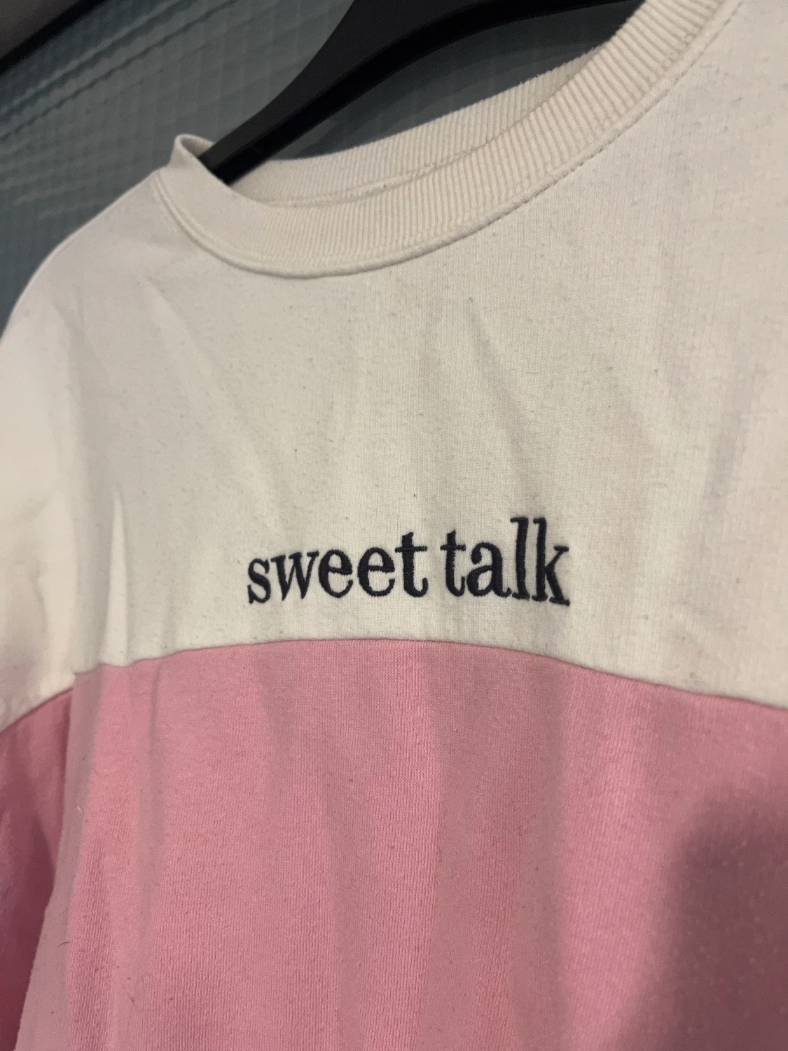 Rosa/ vit tröja  - 90