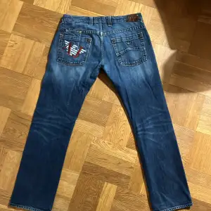 Vintage armani jeans från 2000 säljer pågrund av stil byte