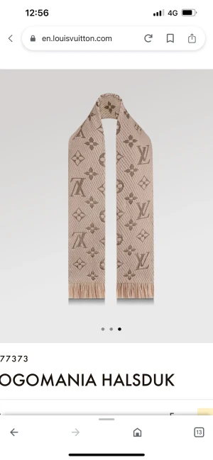 SÖKER! - Säljer någon denna halsduk? Har väntat på den hur länge som helst verkar inte komma in alls. Den har varit slutsåld i tusen år. 