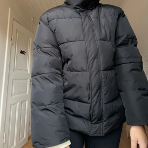 Vinterjacka - Svart vinterjacka från NA-KD. Perfekt nu till vintern❄️☃️